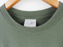Load image into Gallery viewer, VINTAGE NIKE GRAPHIC T SHIRT - L
