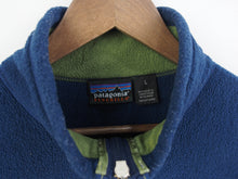 Load image into Gallery viewer, VINTAGE PATAGONIA EMBROIDERED FLEECE VEST - L
