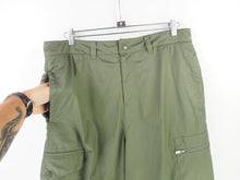 Load image into Gallery viewer, VINTAGE NIKE AIR CARGO SHORTS - 36'
