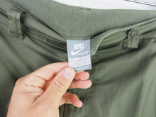 Load image into Gallery viewer, VINTAGE NIKE AIR CARGO SHORTS - 36'
