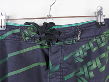 Load image into Gallery viewer, VINTAGE Y2K RIPCURL BOARDIES - 32&#39;
