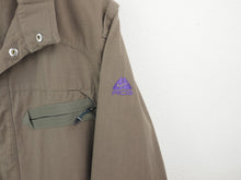 Load image into Gallery viewer, VINTAGE NIKE ACG LIGHT JACKET - L
